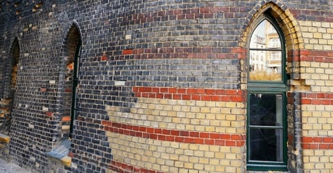 Laser rust cleaning facade building restoration